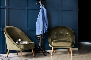 Lobby sitting area - Veriu Central (Sydney)