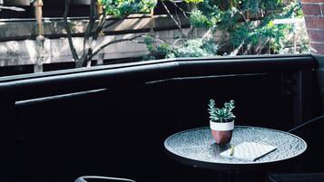 Superior Comfy Queen | Terrace/patio