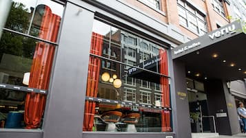 Vista frontal de la propiedad