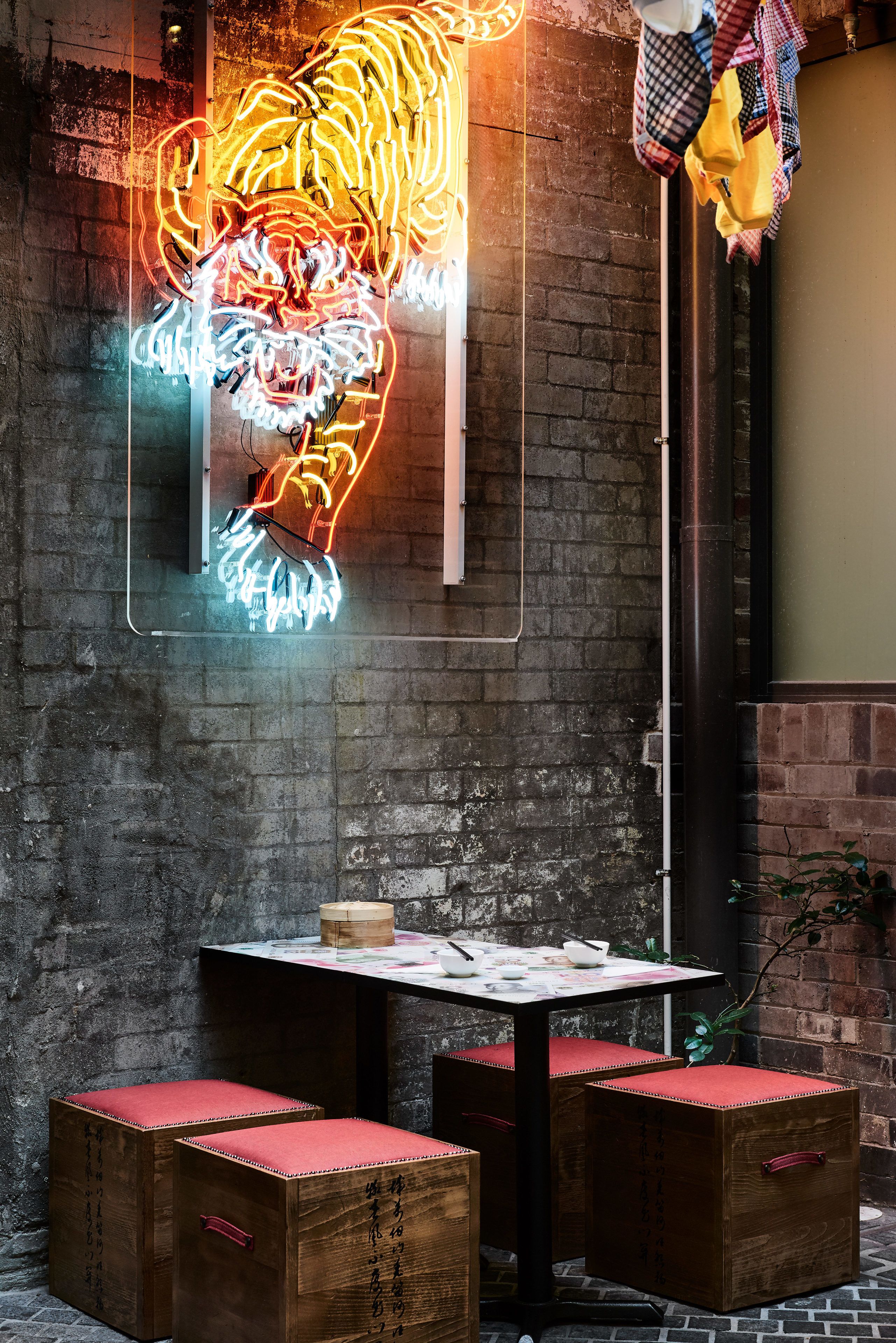 5 restaurants, breakfast, lunch, dinner served; local cuisine