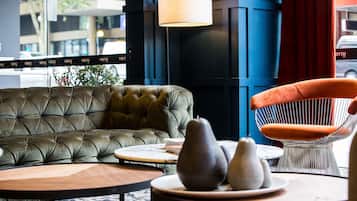 Coin salon dans le hall