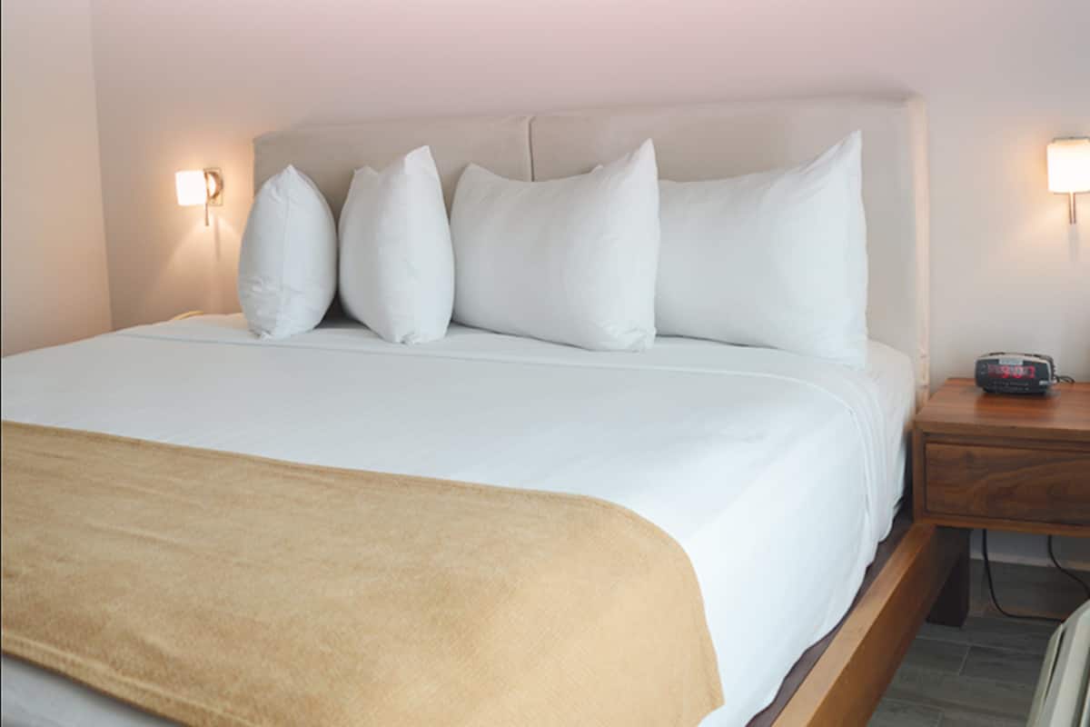 1 bedroom, premium bedding, in-room safe, desk