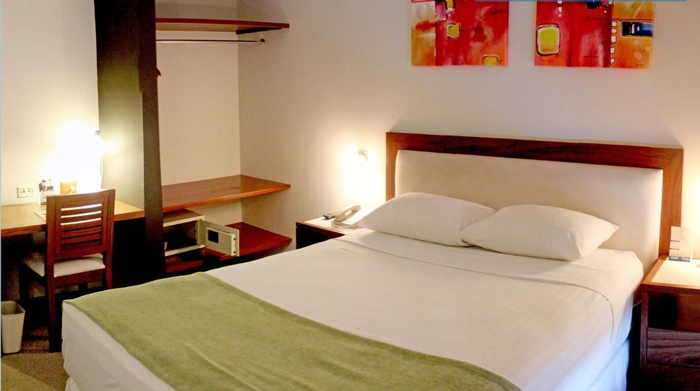 Premium bedding, in-room safe, desk, iron/ironing board