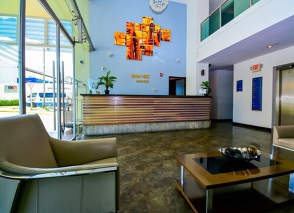 Lobby sitting area - Hotel Hex (Managua)