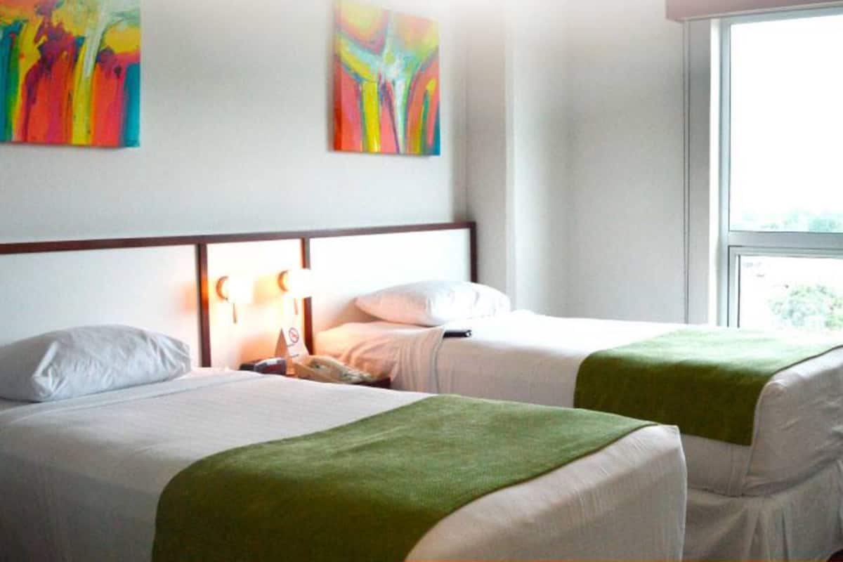 twin room | 1 bedroom, premium bedding, in-room safe, desk