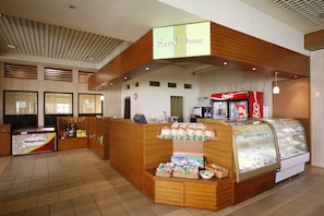 Daily cooked-to-order breakfast (USD 23 per person)