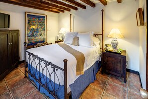 Standard Room | 이집트산 면 시트, 고급 침구, 오리/거위털 이불, 필로우탑 침대