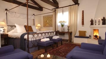 Junior Studio Suite | Egyptian cotton sheets, premium bedding, down comforters, pillowtop beds