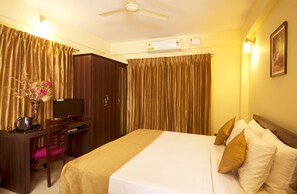 Deluxe Room (With A/C) | Premium bedding, desk, iron/ironing board, free WiFi - Mels Regency (Bengaluru)