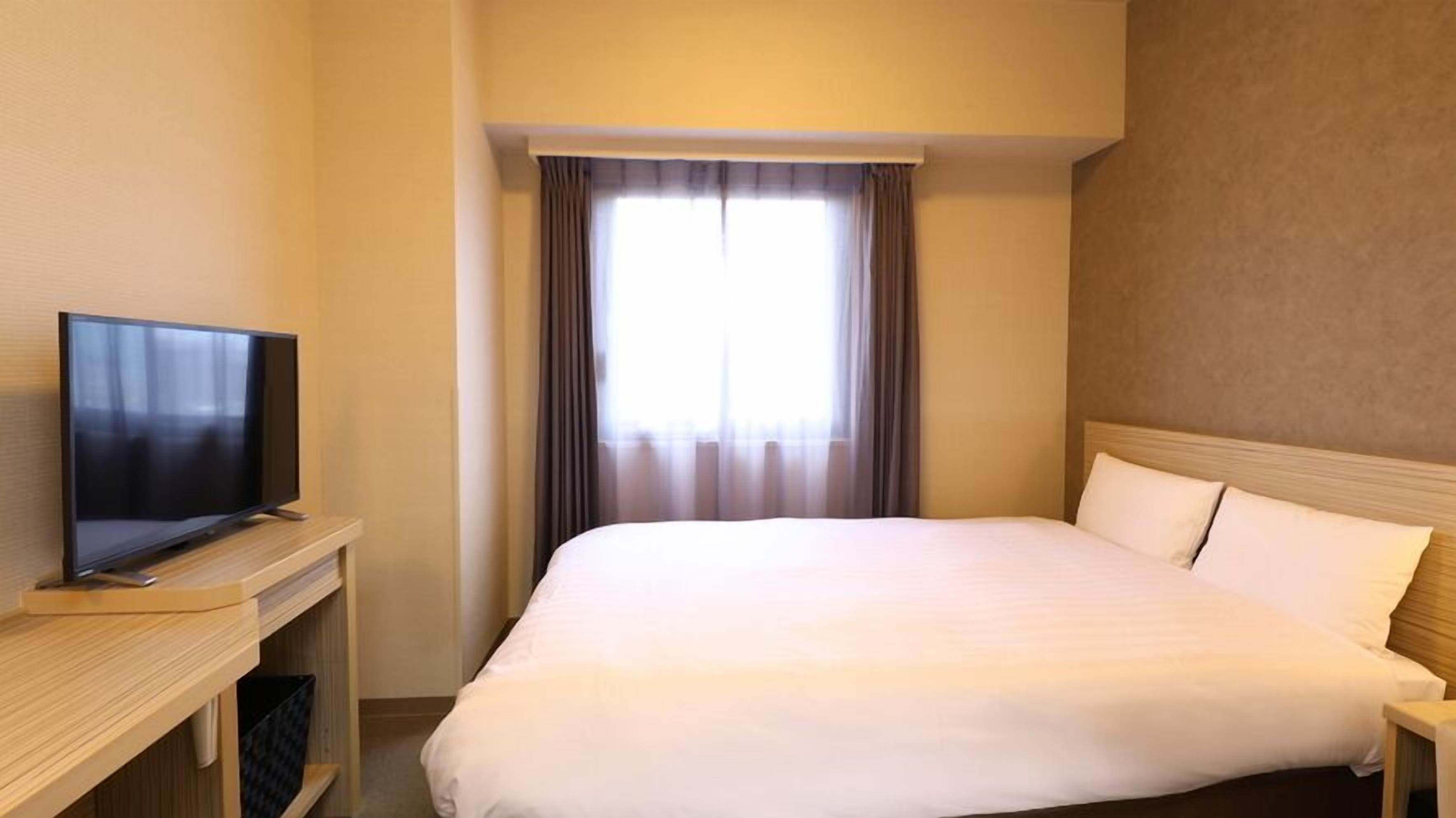 Premium bedding, down comforters, desk, blackout drapes
