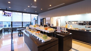 Daily buffet breakfast (JPY 2000 per person)