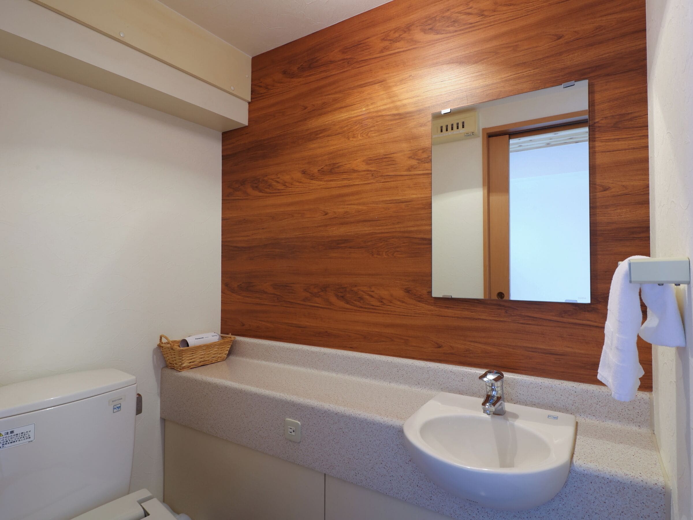 basic single room | down duvets, desk, iron/ironing board, free wifi