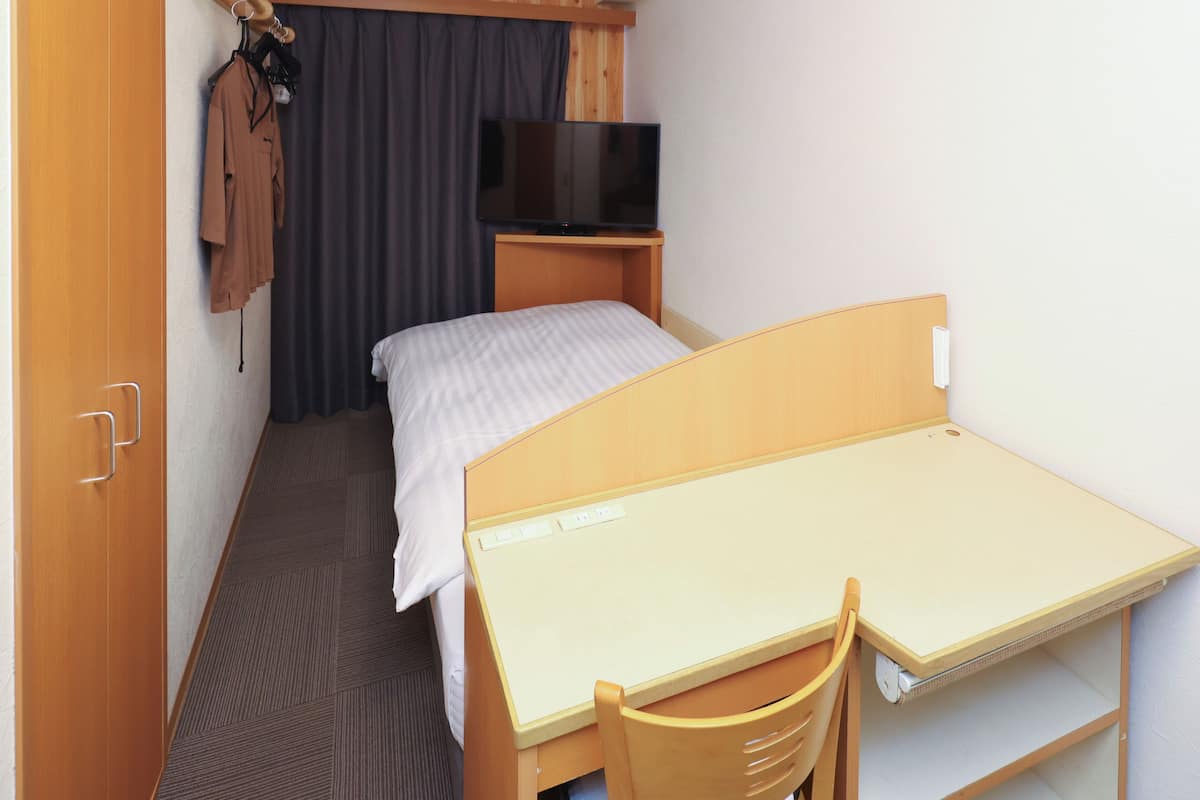 down duvets, desk, iron/ironing board, free wifi