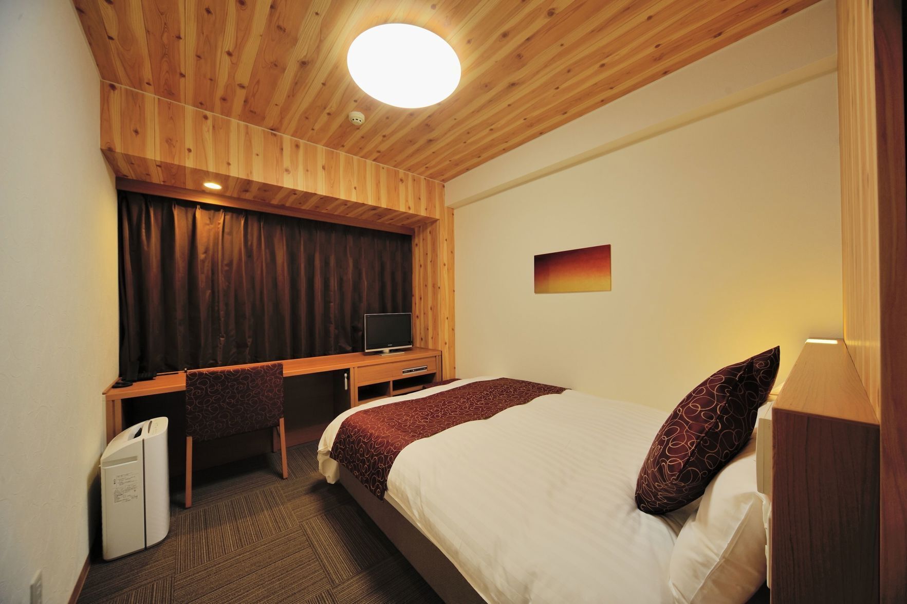 Down comforters, desk, iron/ironing board, free WiFi