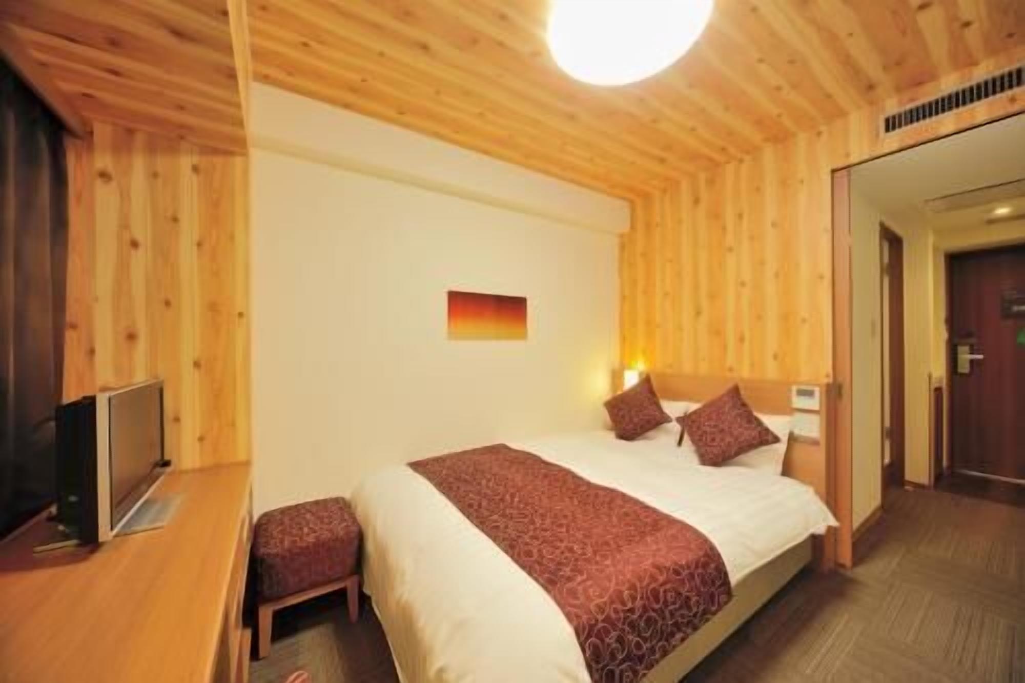 Down comforters, desk, iron/ironing board, free WiFi