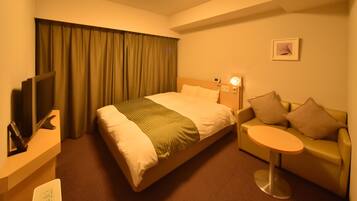 Desk, blackout drapes, soundproofing, free WiFi