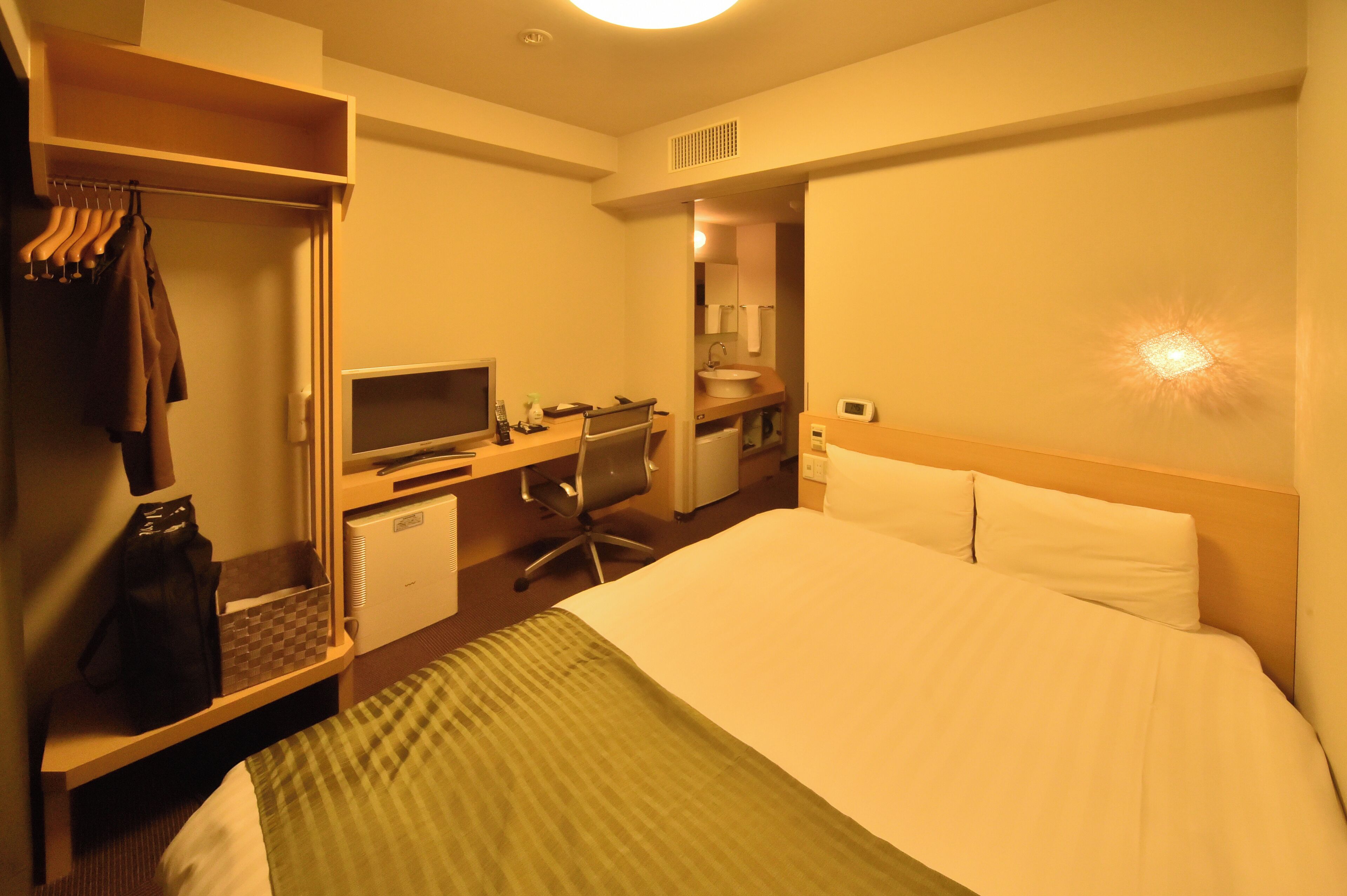 办公桌、遮光窗帘、隔音、免费 WiFi