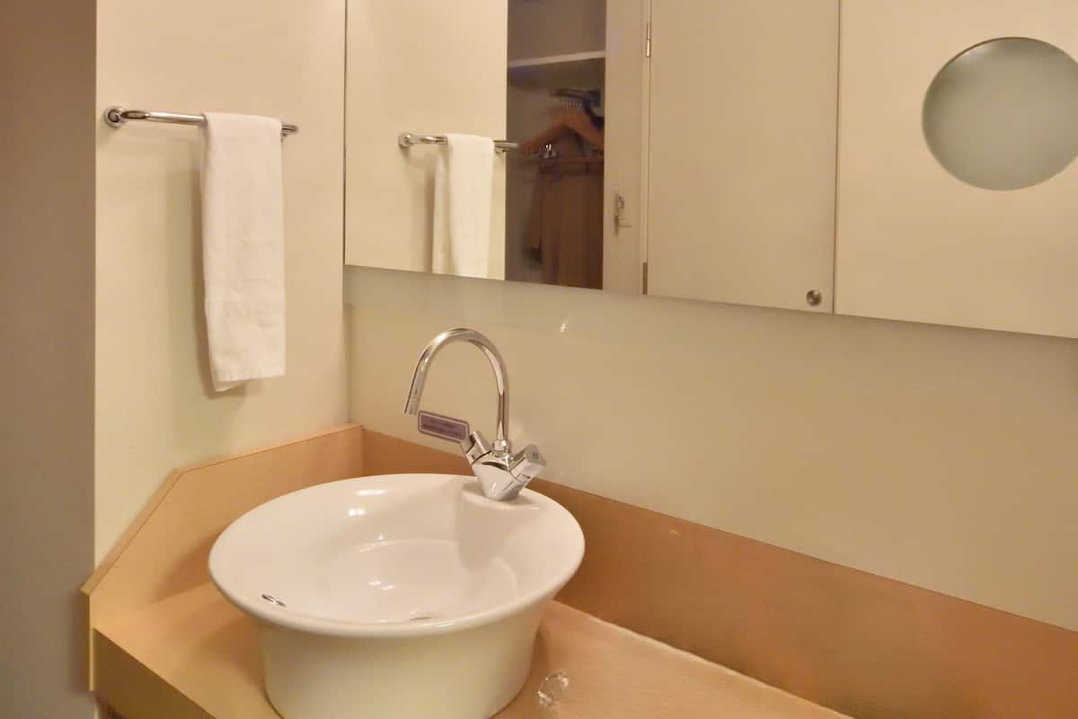 Desk, blackout curtains, soundproofing, free WiFi