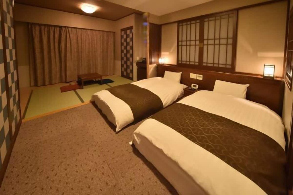 Down duvets, desk, blackout curtains, soundproofing