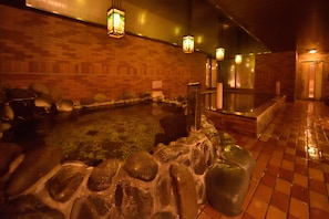 Bồn tắm spa trong nhà