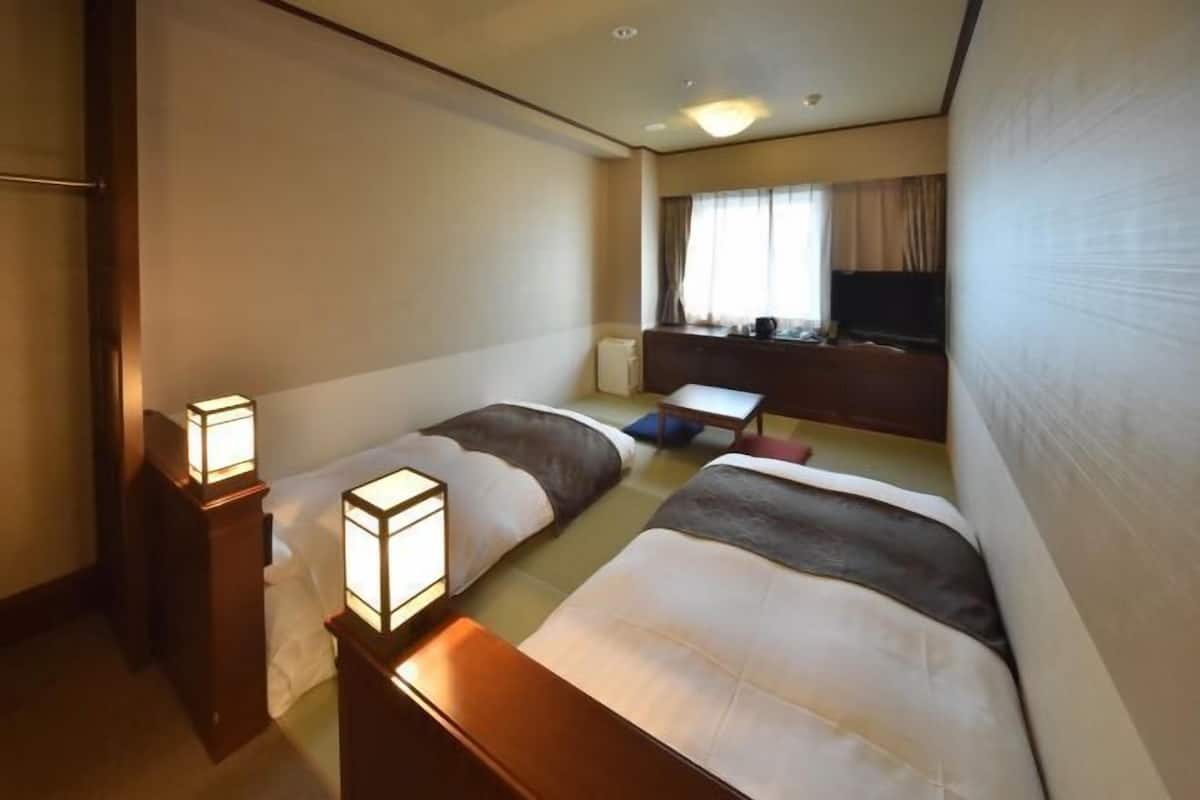 Down duvets, desk, blackout curtains, soundproofing