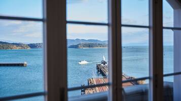 Down duvets, in-room safe, desk, iron/ironing board