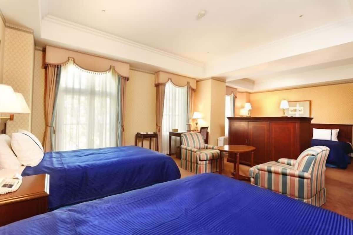 1 bedroom, down duvets, in-room safe, desk