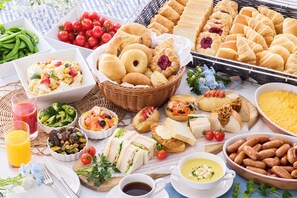 Daily buffet breakfast (JPY 3600 per person) - Hotel Den Haag Huis Ten Bosch (Sasebo)