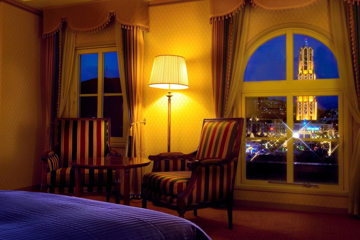 superior twin room, multiple beds, non smoking, park view | 1 bedroom, down duvets, in-room safe, desk