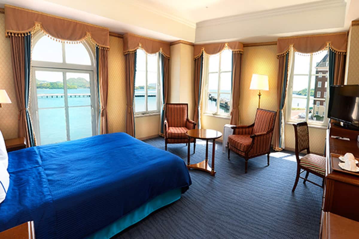 1 bedroom, down duvets, in-room safe, desk