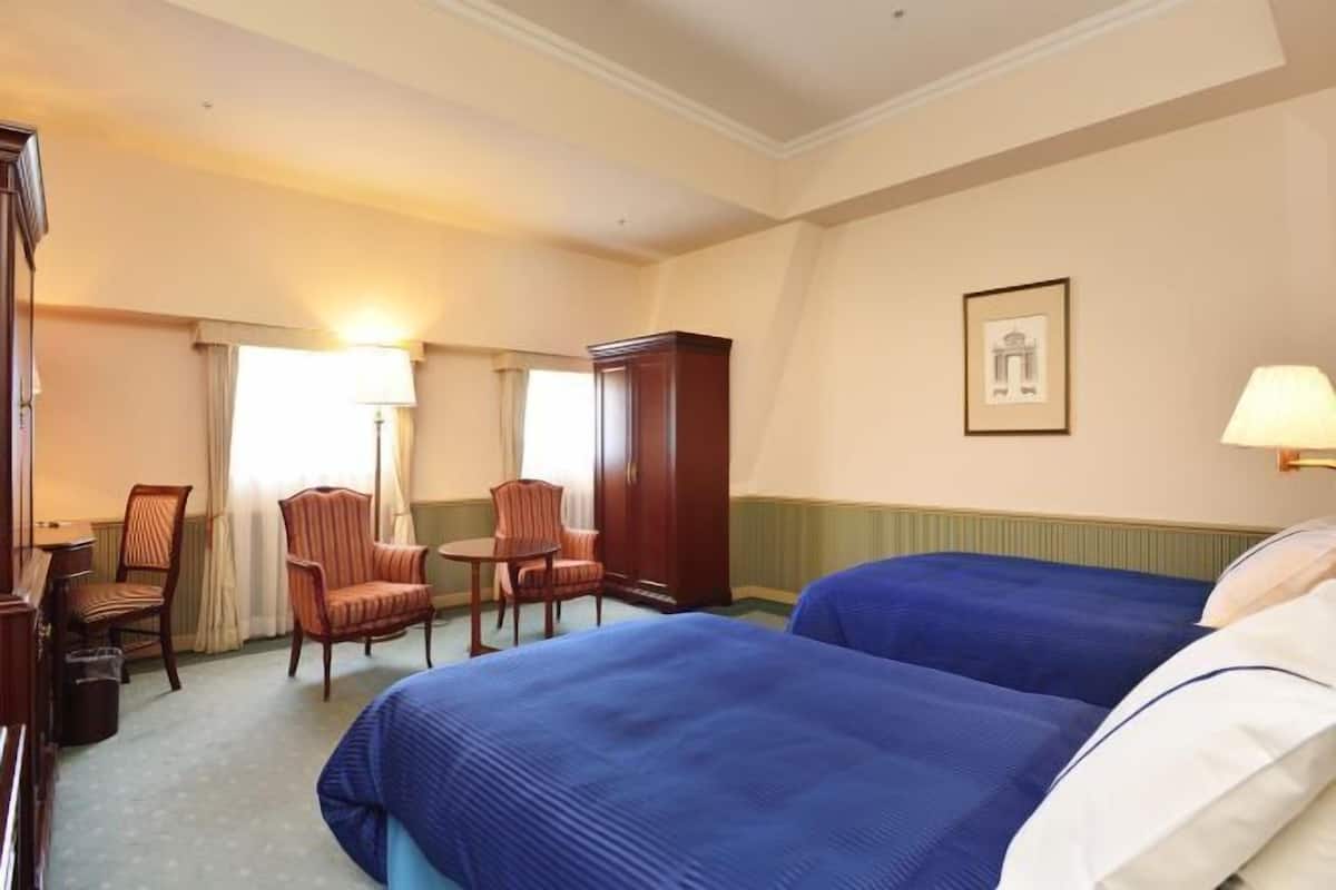 1 slaapkamer, donzen dekbedden, een kluis op de kamer, een bureau