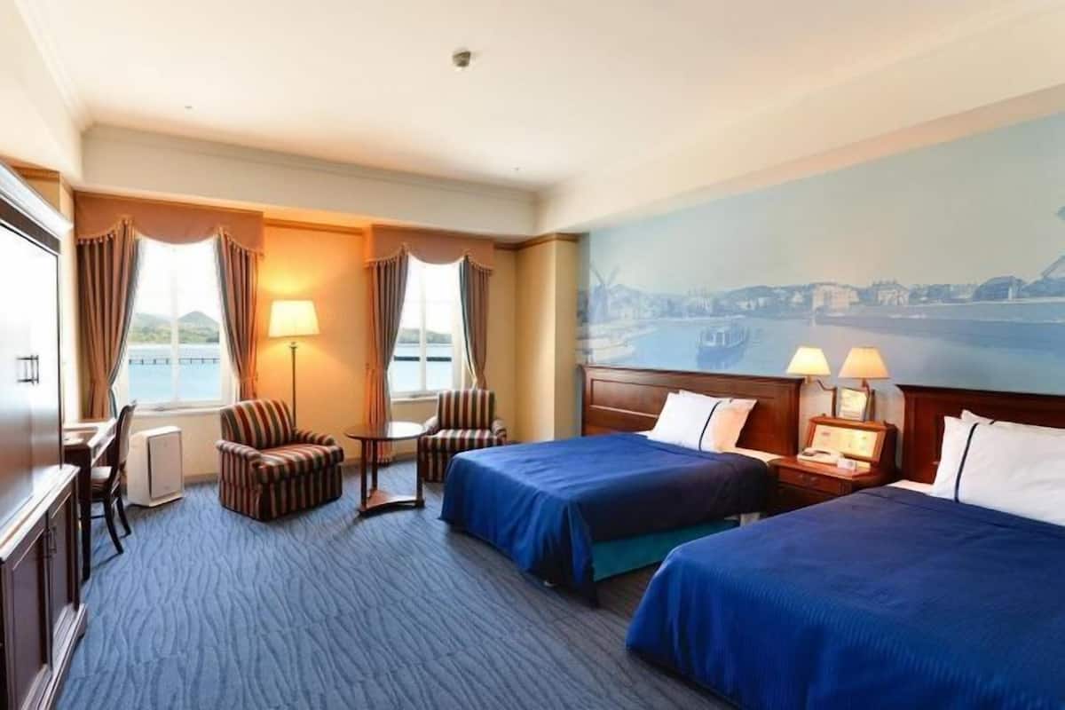 1 bedroom, down duvets, in-room safe, desk
