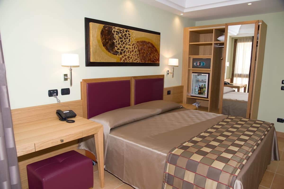 1 habitación, minibar, caja de seguridad en la habitación y escritorio