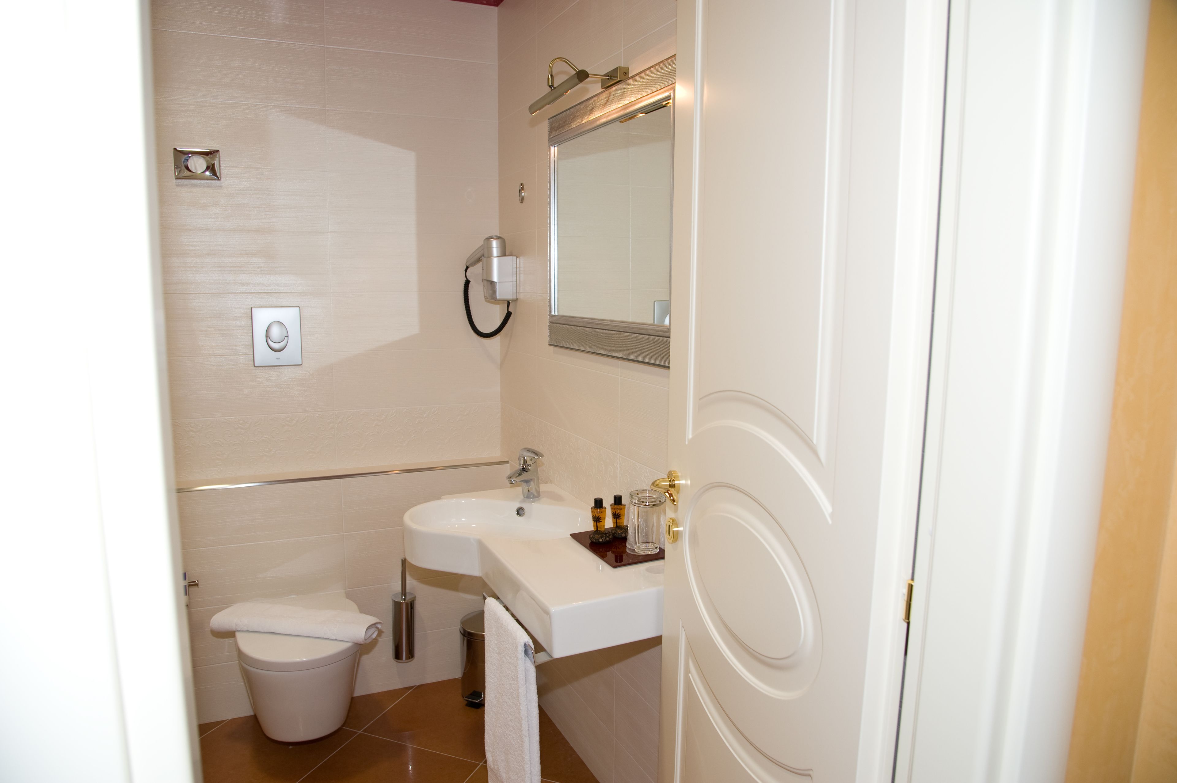 shower, rainfall showerhead, free toiletries, hair dryer