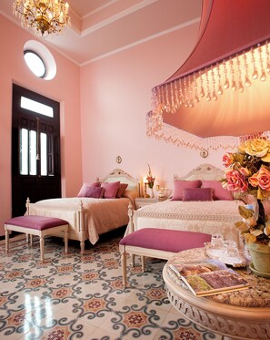 Junior two double Suite | Egyptian cotton sheets, premium bedding, down comforters, minibar - Hotel Casa Azul (Mérida)