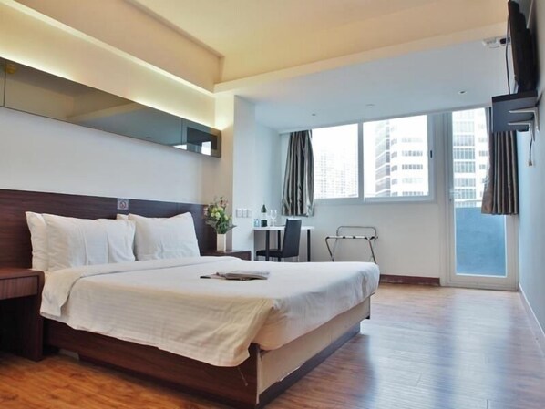 Artículos del minibar gratis y caja de seguridad en la habitación 