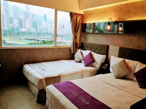 Free minibar, in-room safe, desk, iron/ironing board - Vela Boutique Hotel (Hong Kong)