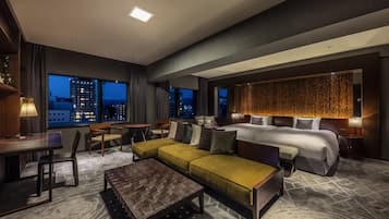 Suite, Non Smoking (Premium Floor) | Down comforters, in-room safe, desk, blackout drapes