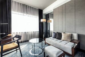 Down duvets, in-room safe, desk, blackout curtains - The Royal Park Hotel Kyoto Sanjo (Kyoto)