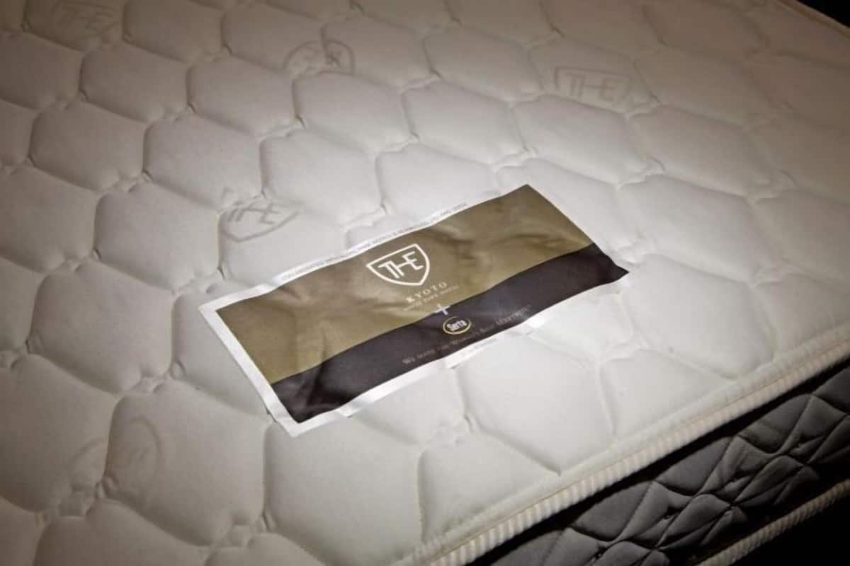 Down comforters, in-room safe, desk, blackout drapes