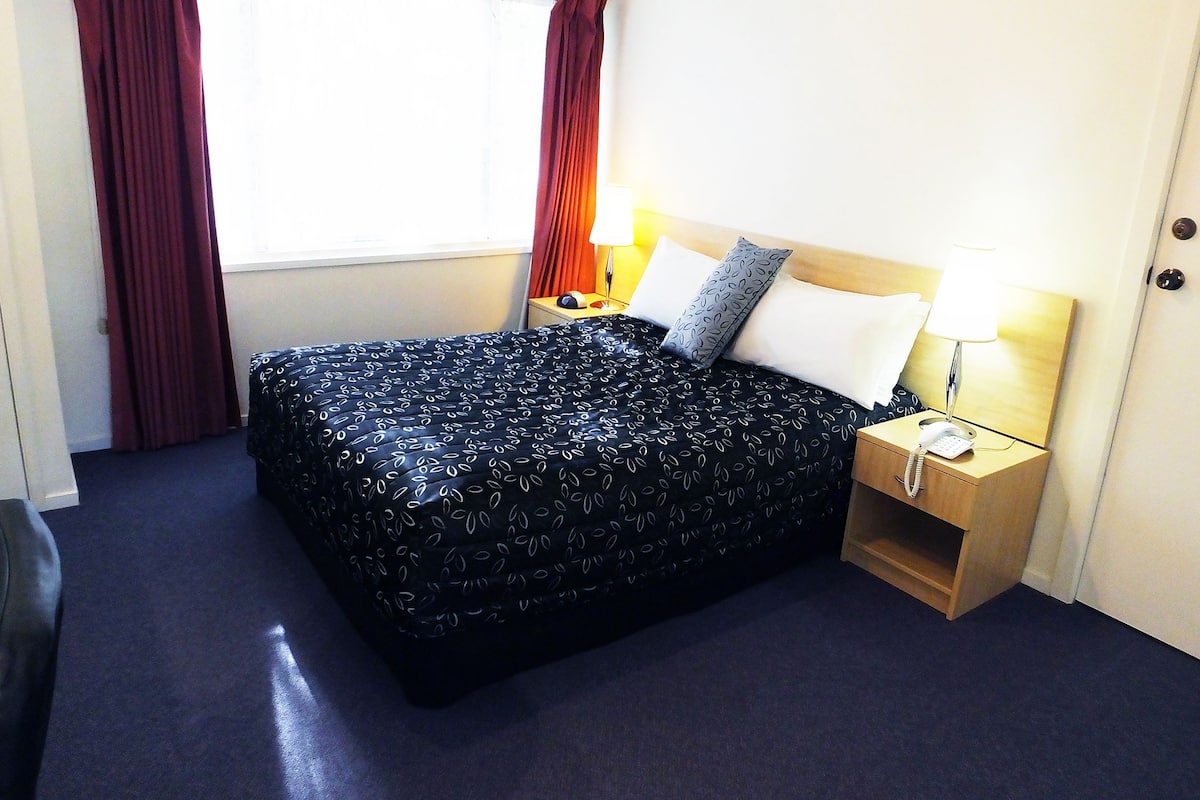 Executive Room | 1 bedroom, premium bedding, pillow-top beds, individually decorated