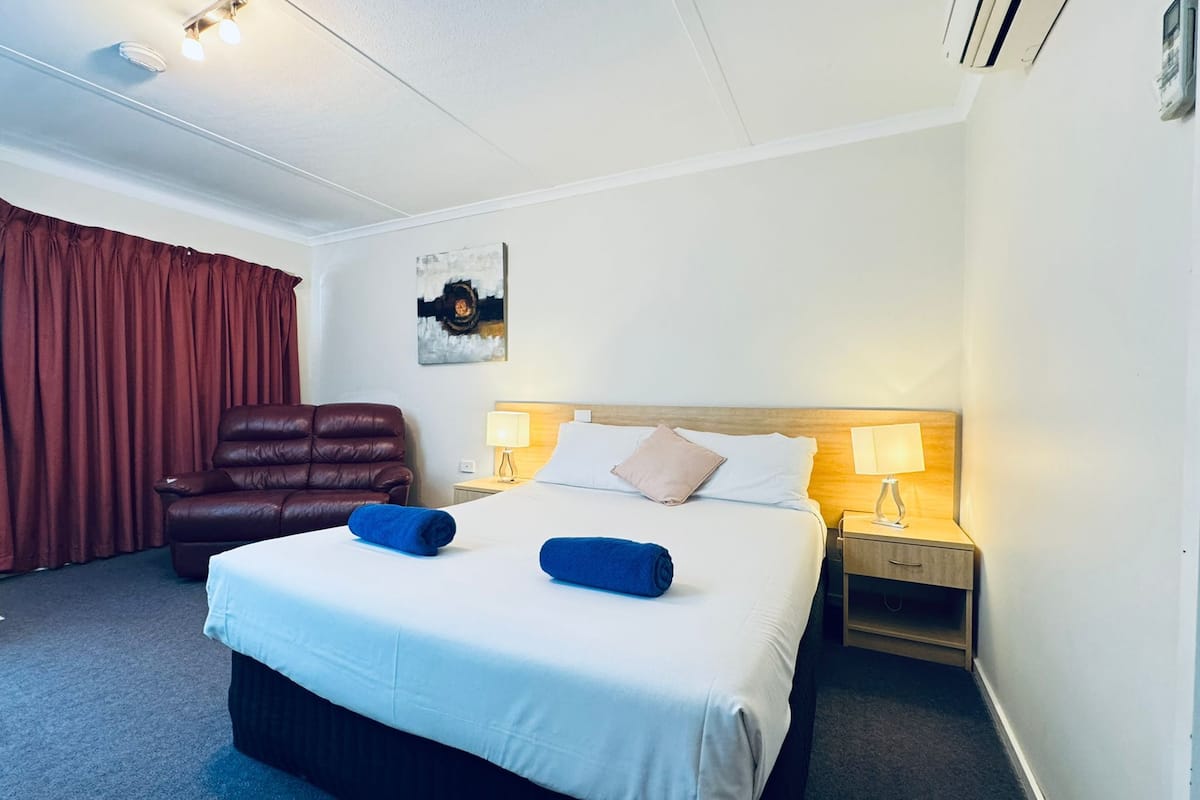 Phòng đôi phong cách cổ điển, 1 giường cỡ queen | 1 phòng ngủ, bộ đồ giường cao cấp, nệm có lớp đệm bông