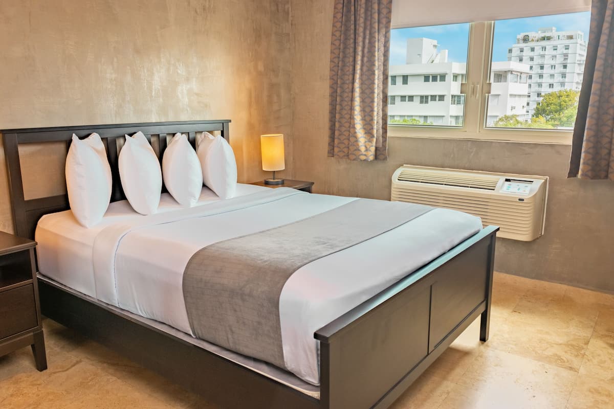 Suite, 1 Bedroom | Bathroom | Free toiletries, hair dryer, bathrobes, towels