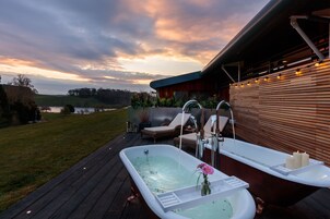 Couples treatment rooms, sauna, hot tub, steam room, Turkish bath