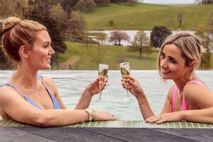Couples treatment rooms, sauna, hot tub, steam room, Turkish bath