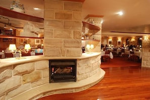 Dinner served - The Hermitage Motel (Leumeah)