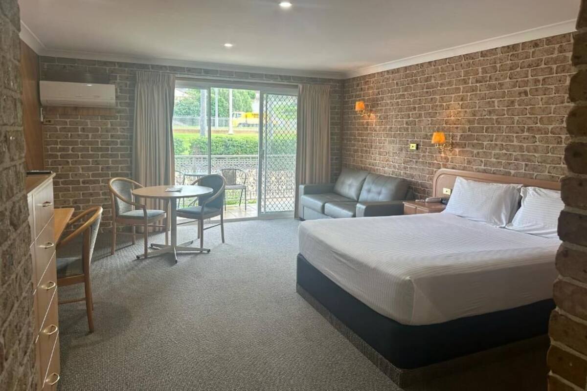 Room, 1 Queen Bed with Sofa bed | Desk, blackout drapes, soundproofing, iron/ironing board