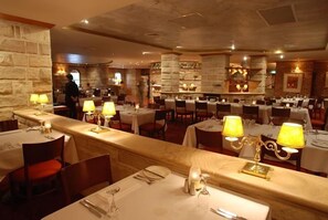 Dinner served - The Hermitage Motel (Leumeah)
