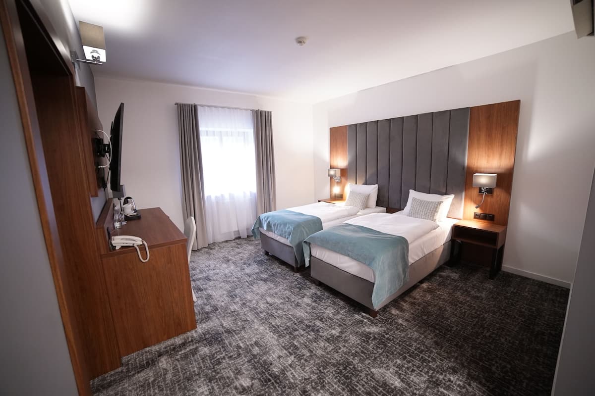 1 bedroom, in-room safe, desk, soundproofing