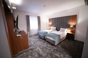 Safe på rommet, skrivebord, lydisolert og ekstrasenger (mot et tillegg)